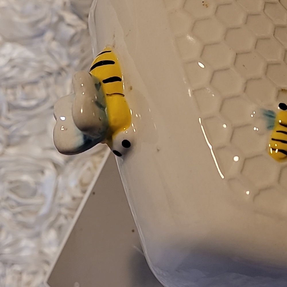 Bee Honeycomb Ceramic Butter Dish With Lid - Farmhouse Decor - Picture 3 of 11